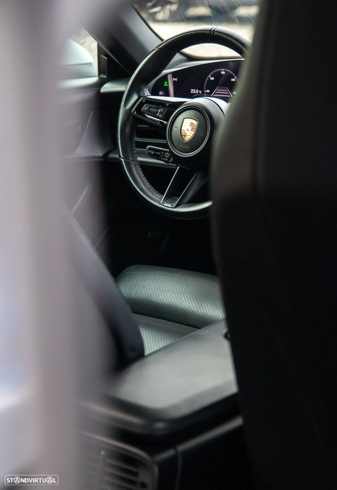 Porsche Taycan - 36