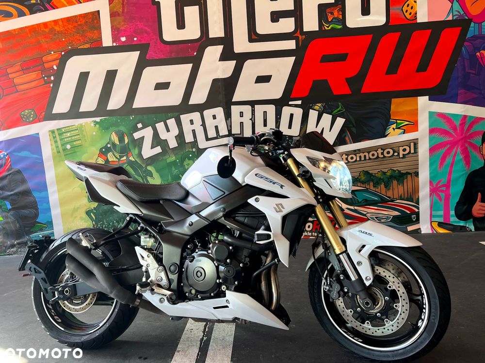 Suzuki GSR - 2