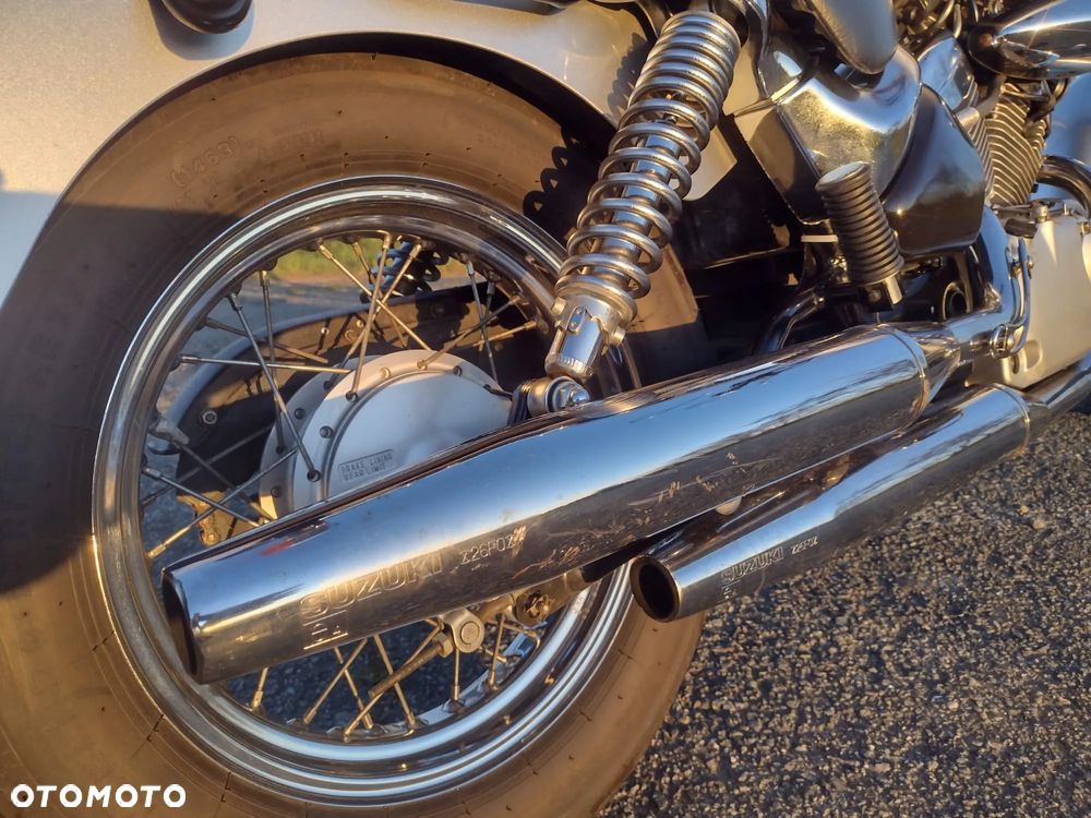 Suzuki Intruder - 11