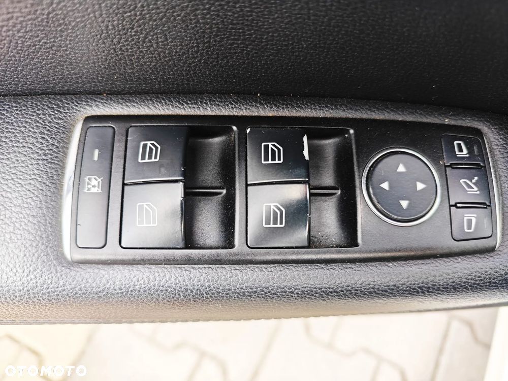 Mercedes-Benz Klasa E 220 CDI DPF BlueEFFICIENCY 7G-TRONIC Avantgarde - 36