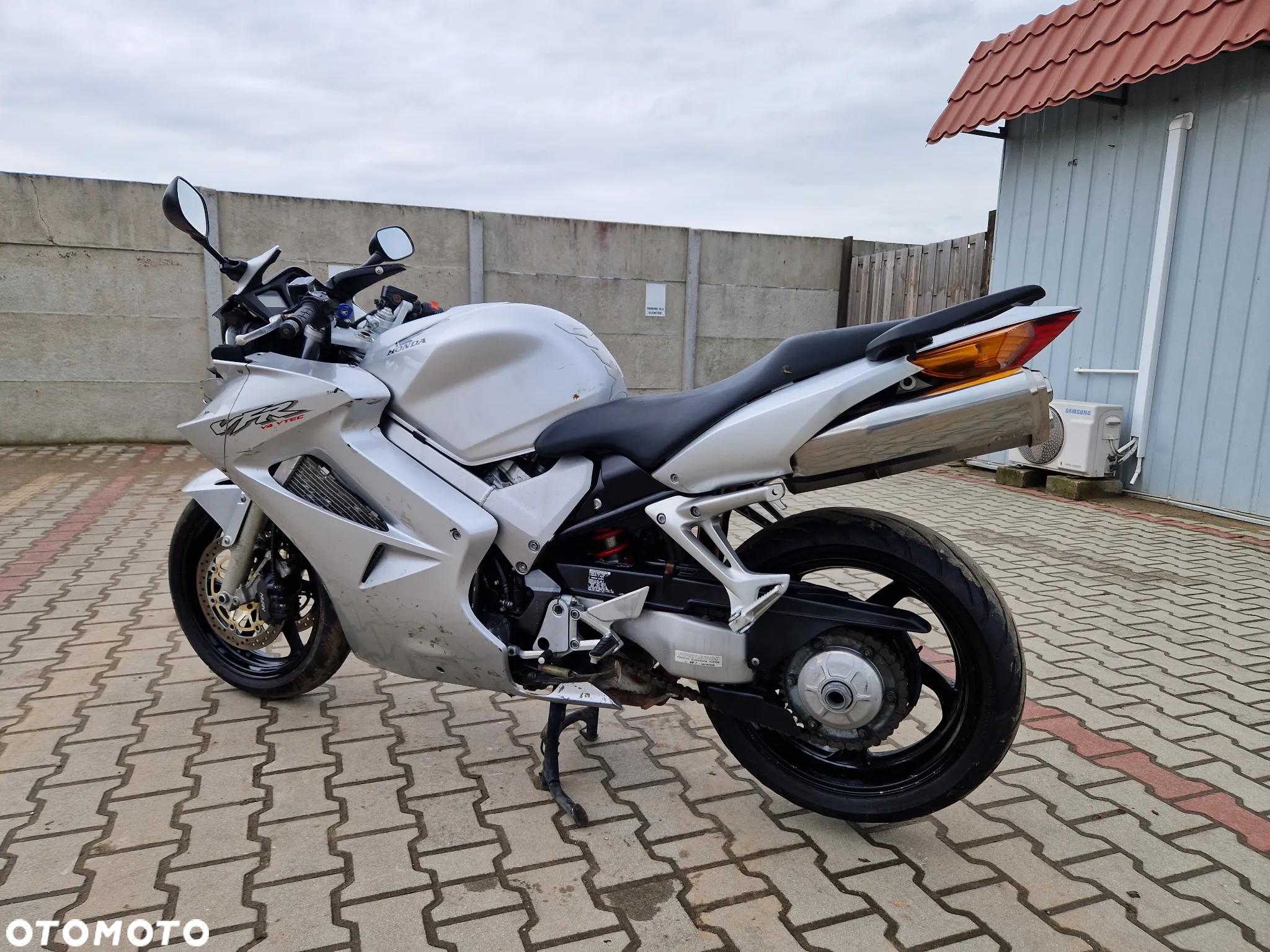 Honda VFR - 11