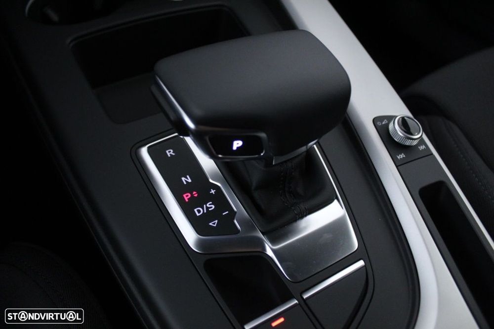 Audi A4 Avant 35 TDI S line S tronic - 34