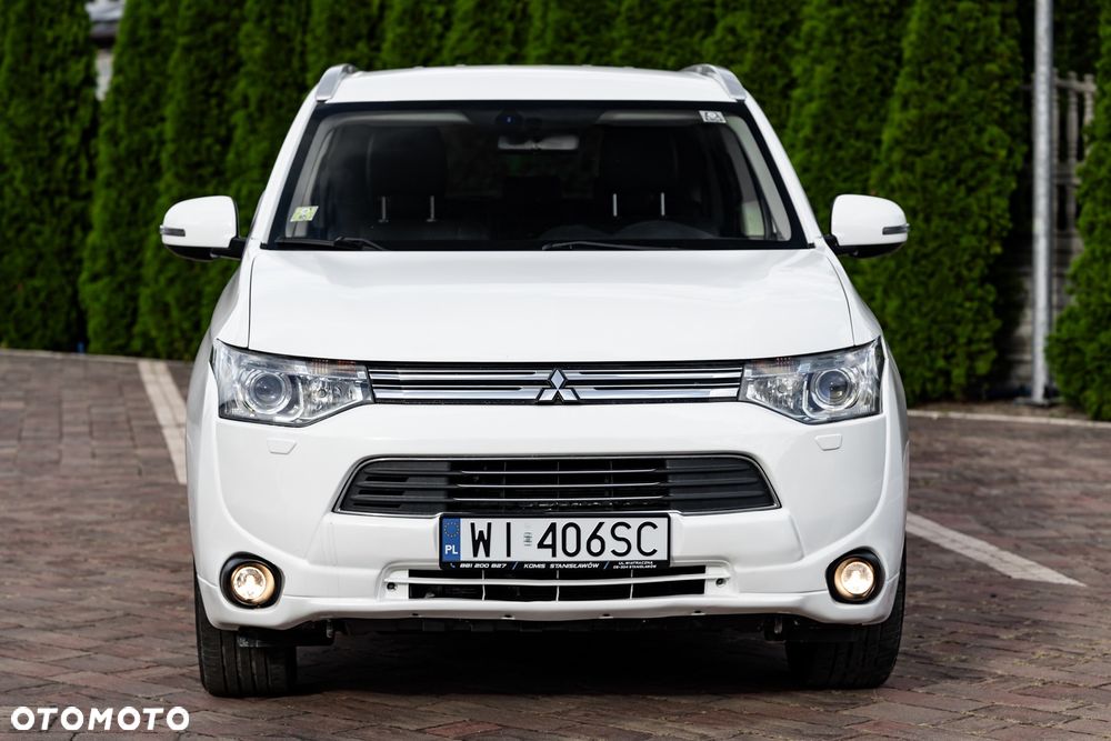 Mitsubishi Outlander Instyle NAVI + - 2