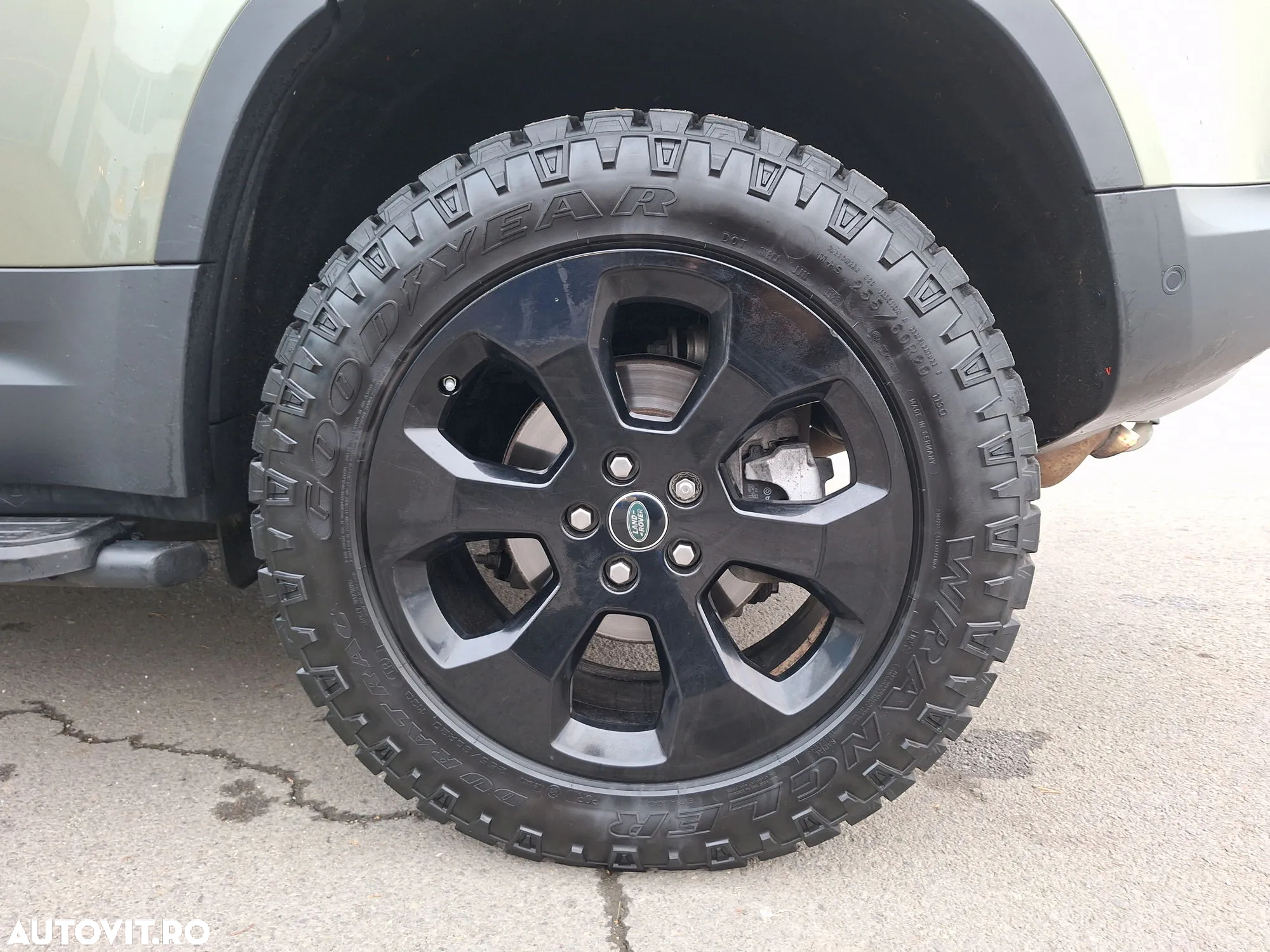 Land Rover Defender 110 2.0L D240 SE - 30