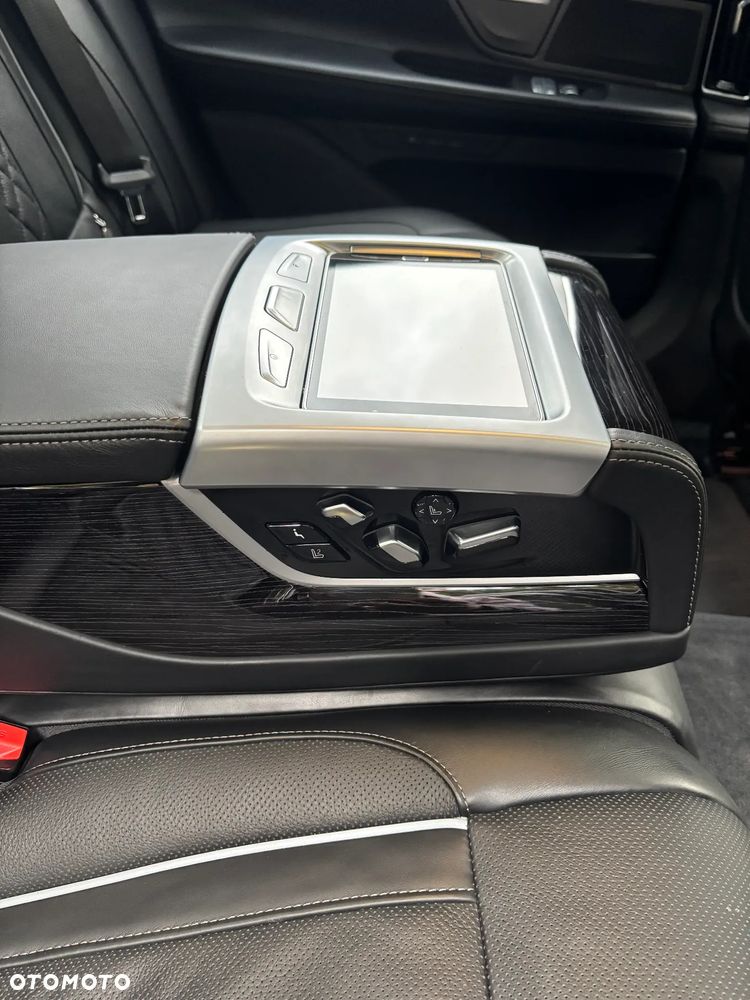 BMW Seria 7 740d xDrive - 29