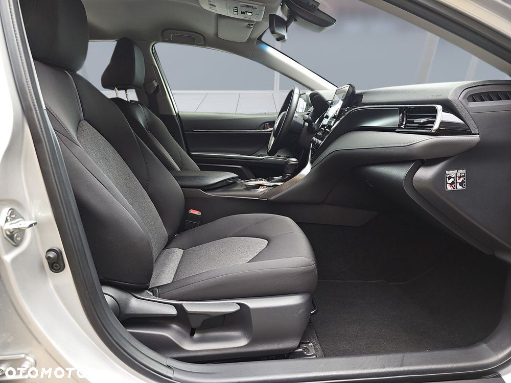 Toyota Camry 2.5 Hybrid Comfort CVT - 23