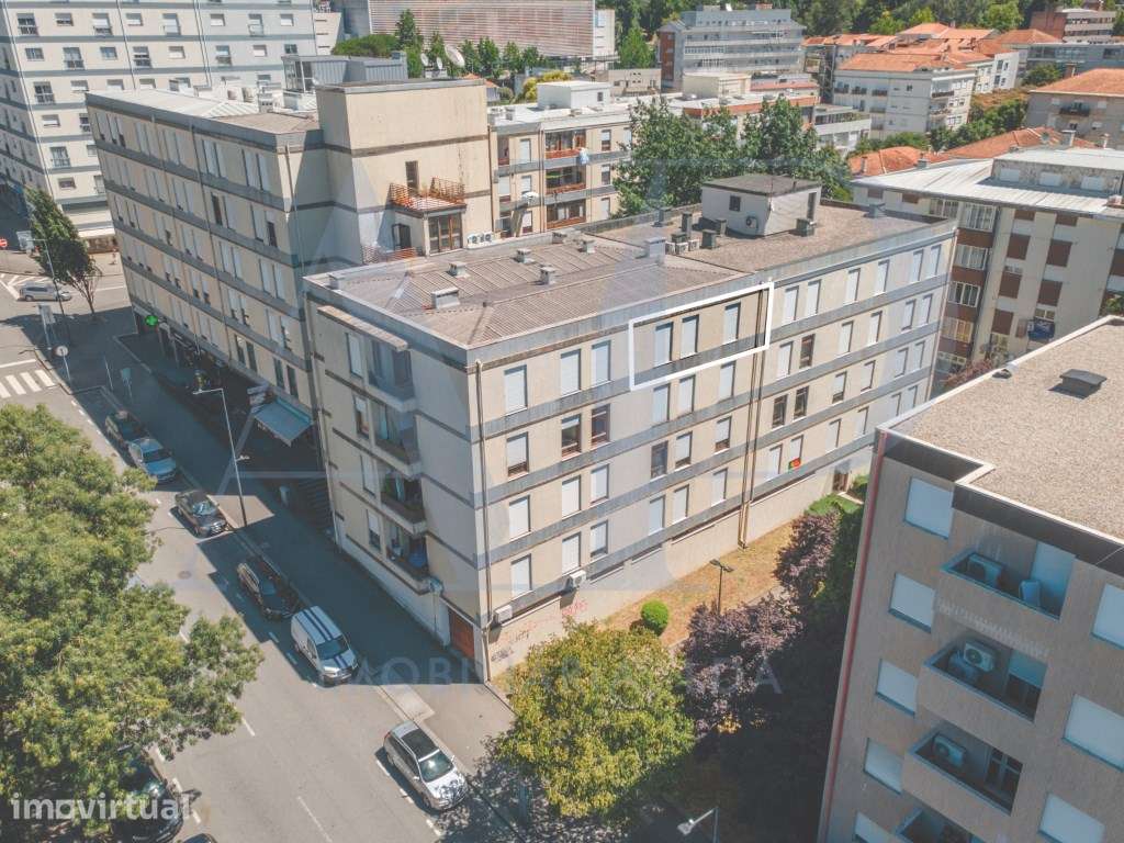 Apartamento T3 na Av. Londres com Garagem - Grande imagem: 2/21