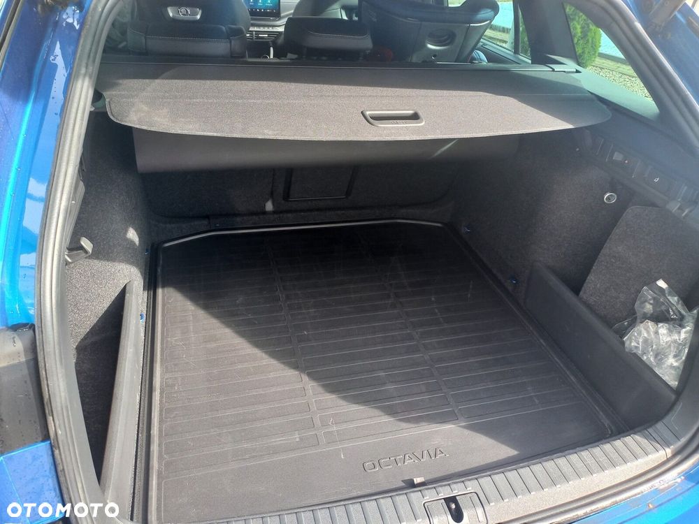 Skoda Octavia 2.0 TDI Sportline DSG - 32