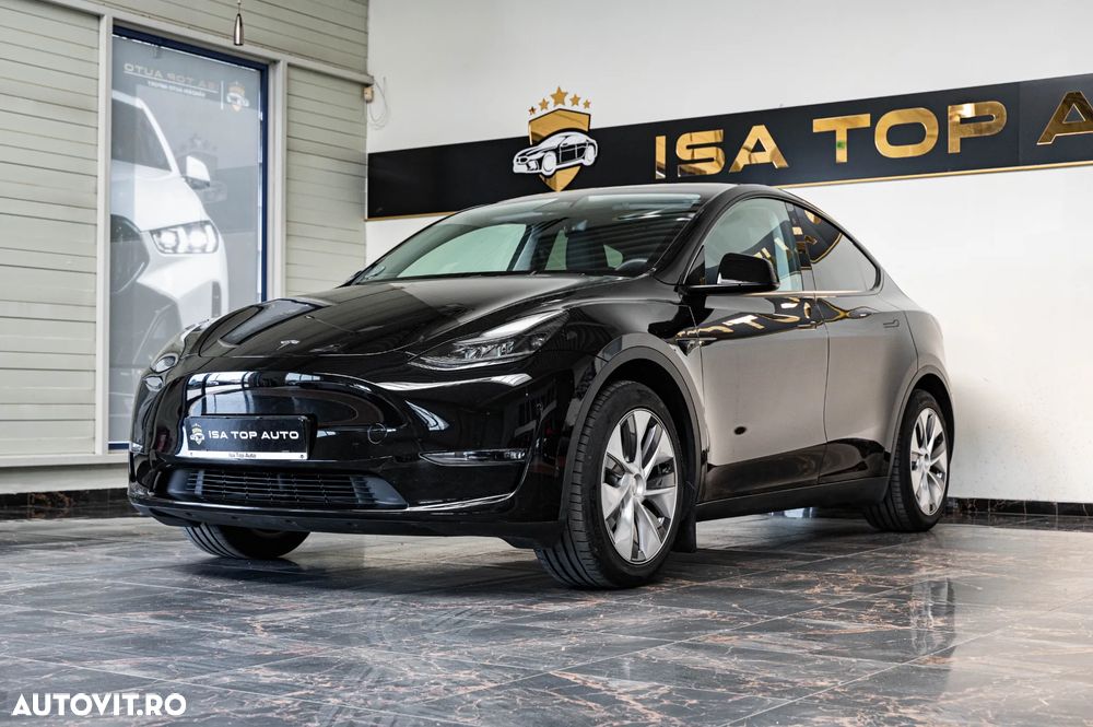 Tesla Model Y Long Range Dual Motor AWD - 1