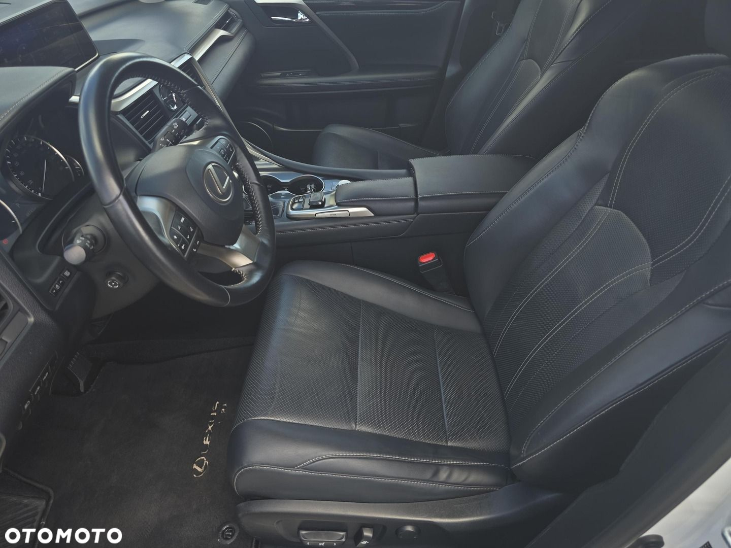 Lexus RX - 16