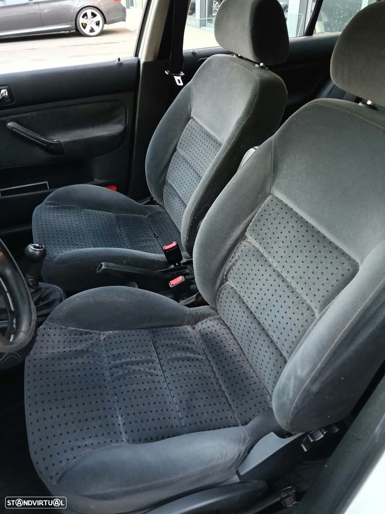 VW Golf 1.4i 25 Anos - 4