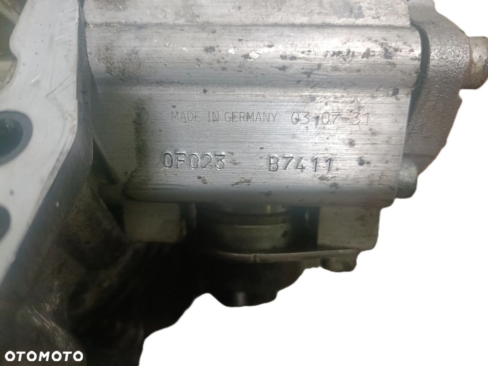 AUDI A4 B6 00-04 r. 2,0 FSI POMPA VACUM + OBUDOWA ROZRZĄDU 06D103530K + - 2