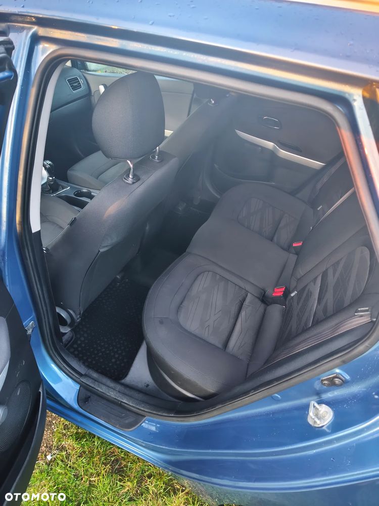 Kia Ceed 1.4 L - 9