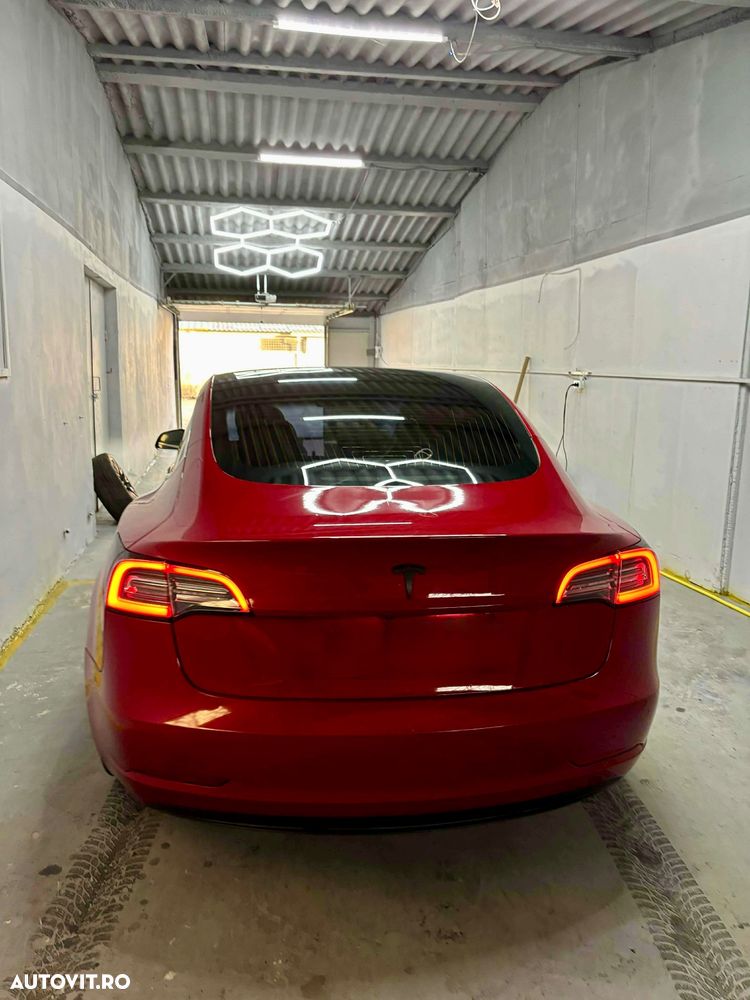 Tesla Model 3 - 3