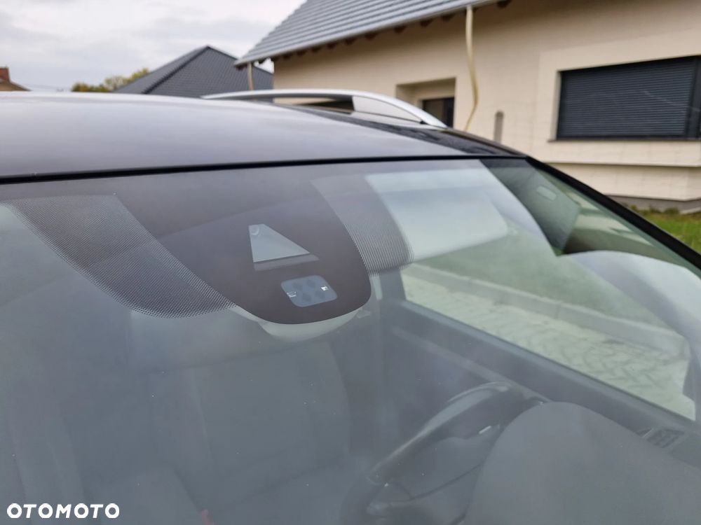 Volkswagen Touran 2.0 TDI DPF DSG STYLE - 24