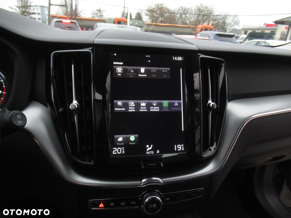 Volvo XC 60 T4 Momentum Pro - 26