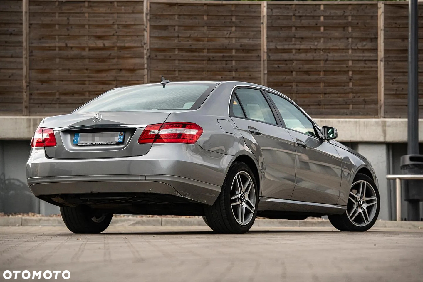 Mercedes-Benz Klasa E - 16