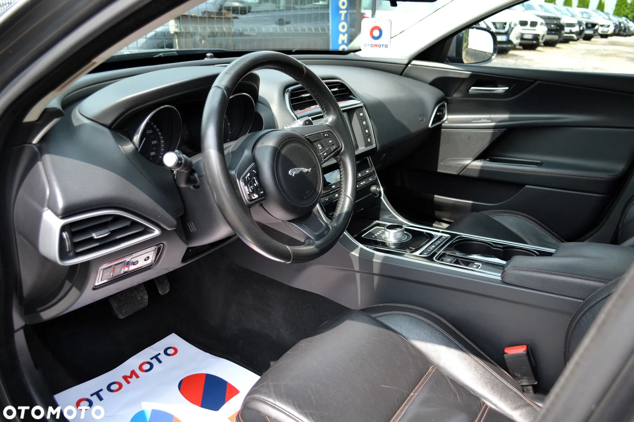 Jaguar XE 20d Prestige - 8