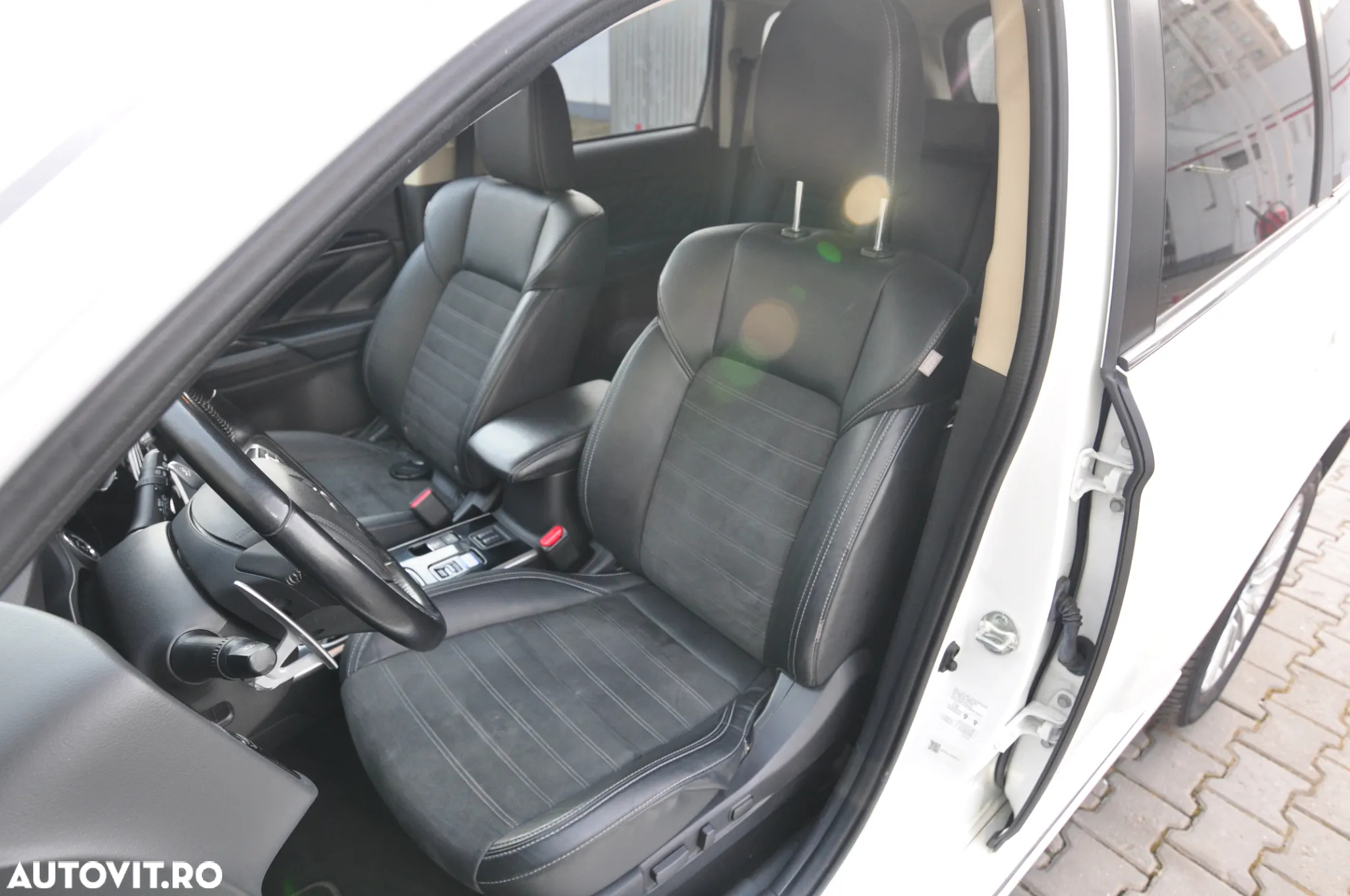 Mitsubishi Outlander 2.4 4WD Plug-In Hybrid - 17