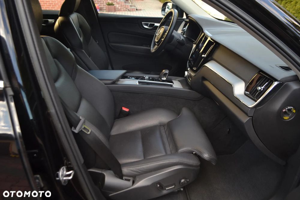 Volvo XC 60 B4 D Plus Bright - 22