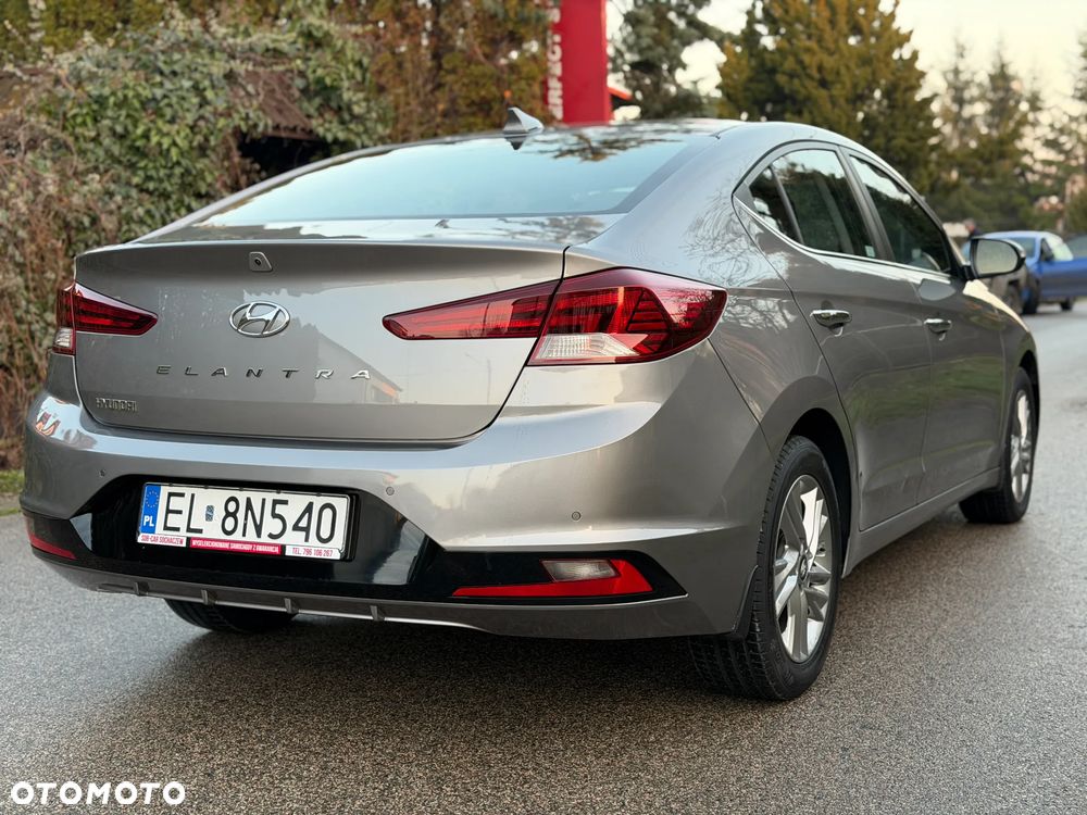 Hyundai Elantra 1.6 Comfort - 4
