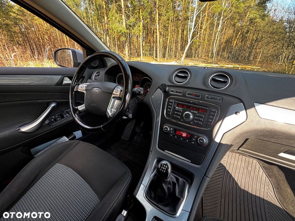 Ford Mondeo 1.6 Gold X - 18