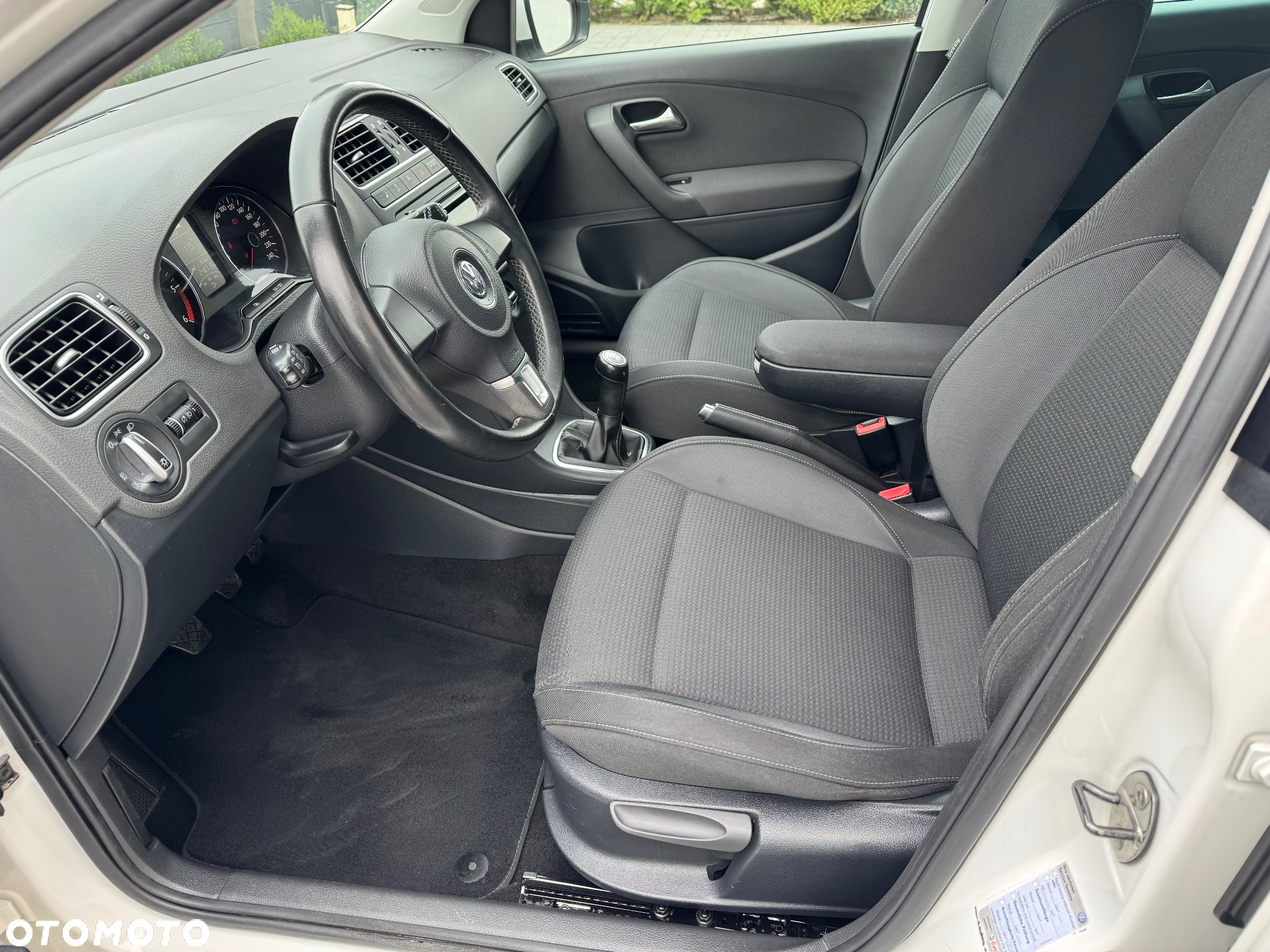 Volkswagen Polo 1.6 TDI Blue Motion Technology Comfortline - 10