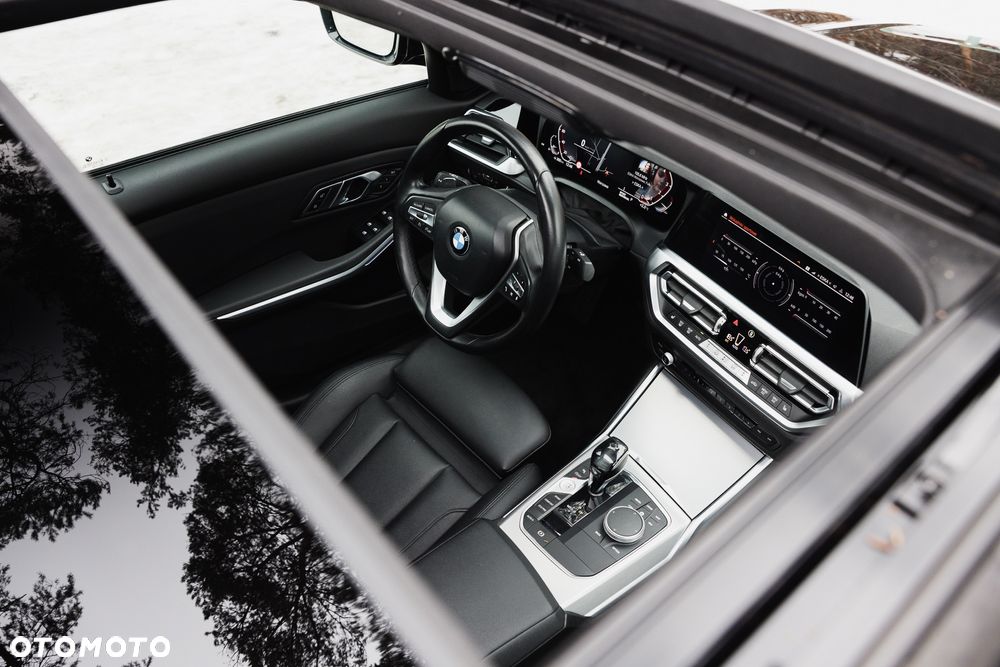 BMW Seria 3 330i Sport Line - 18