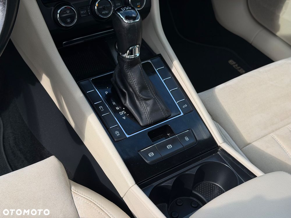 Skoda Superb 2.0 TDI Sportline DSG - 27