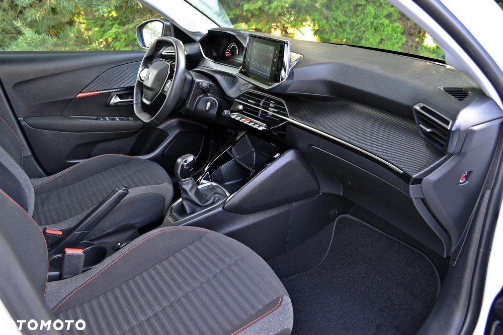 Peugeot 208 - 24