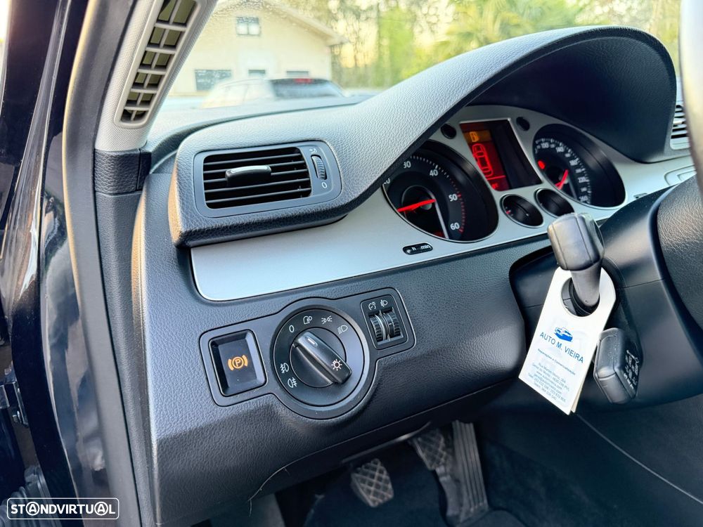 VW Passat Variant 2.0 TDI 4M Confortline - 19