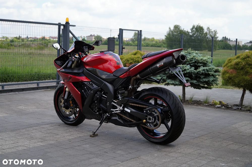 Yamaha R1 - 9
