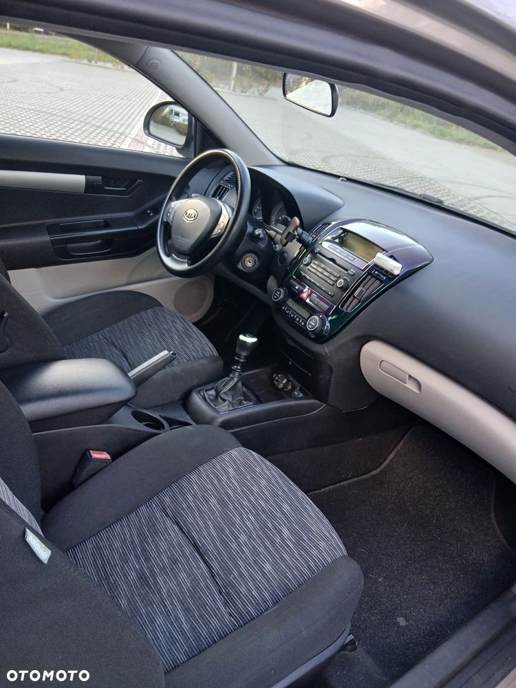 Kia Ceed 1.6 Comfort + - 8