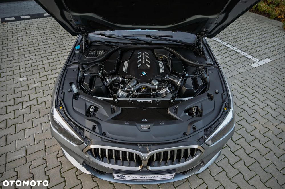 BMW Seria 8 - 38