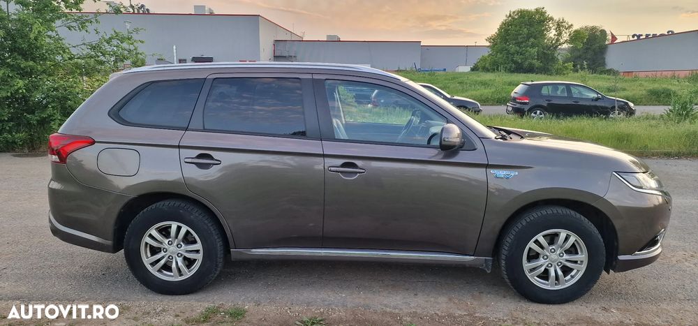 Mitsubishi Outlander 2.0 4WD Plus - 4