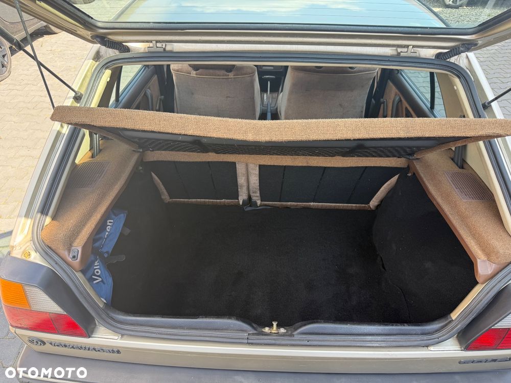 Volkswagen Golf - 10