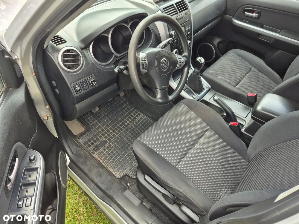 Suzuki Grand Vitara 2.0 - 16