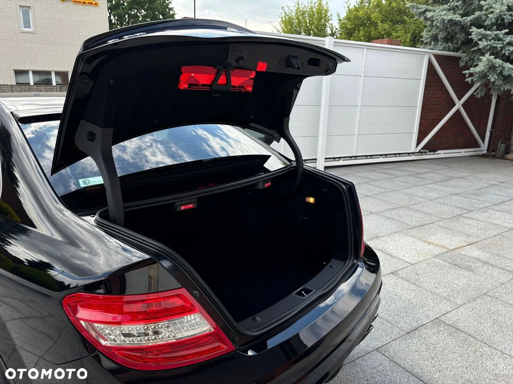 Mercedes-Benz Klasa C 63 AMG - 22