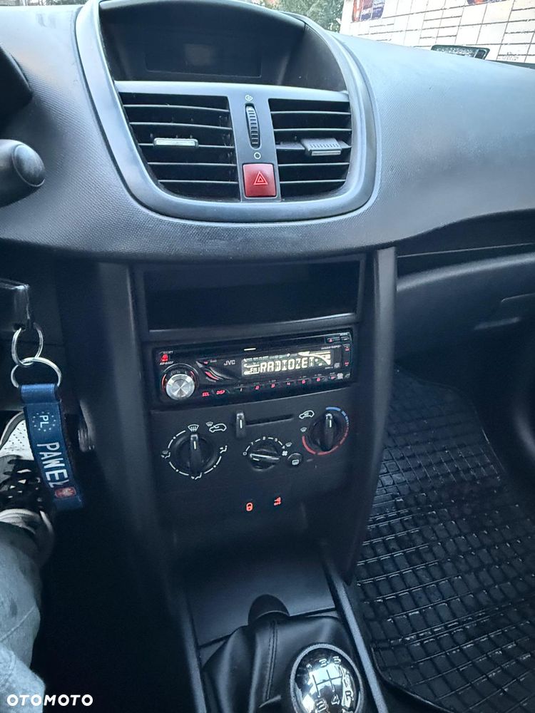 Peugeot 207 - 10