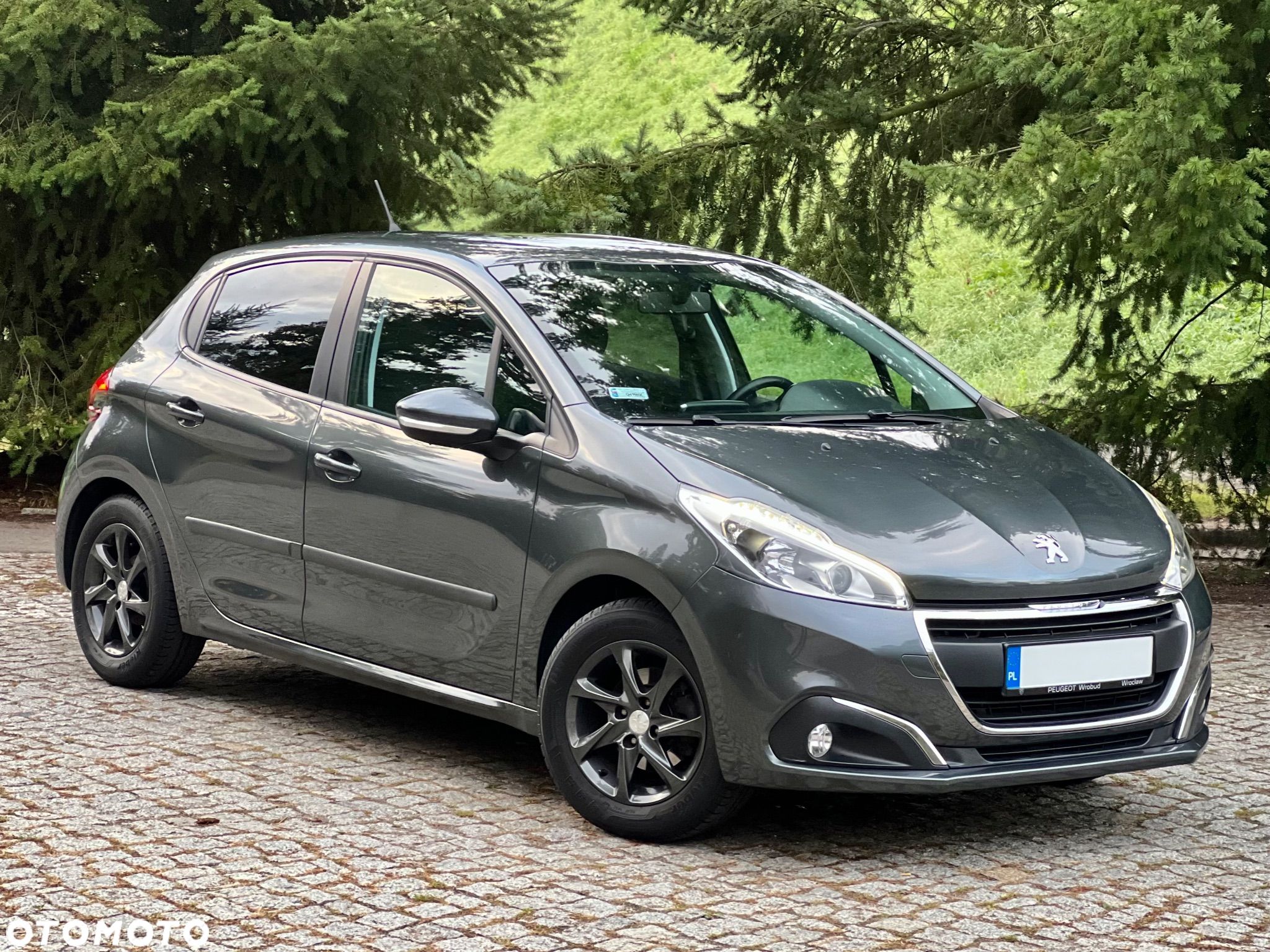 Peugeot 208 - 1