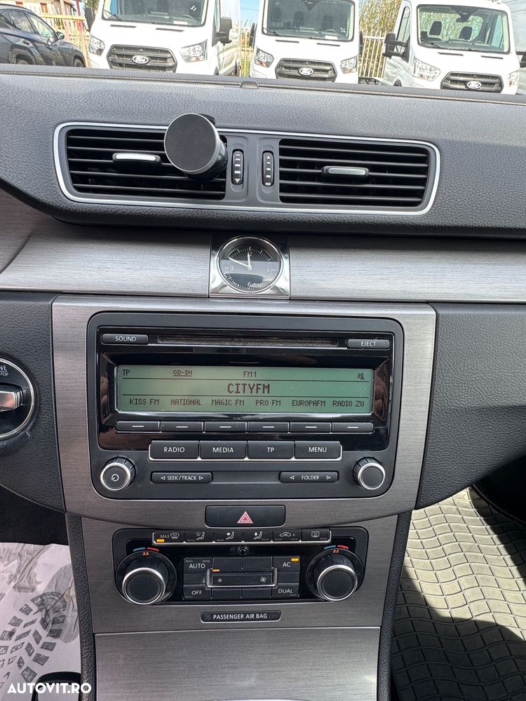 Volkswagen Passat 2.0 TDI 4Motion BlueMotion Technology Comfortline - 15