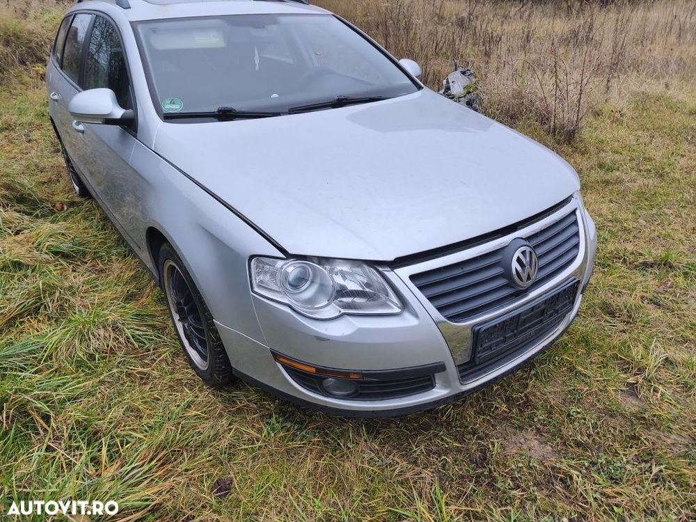 Bară față cu grilă centrală cromată Volkswagen Passat B6 gri LA7W - 3