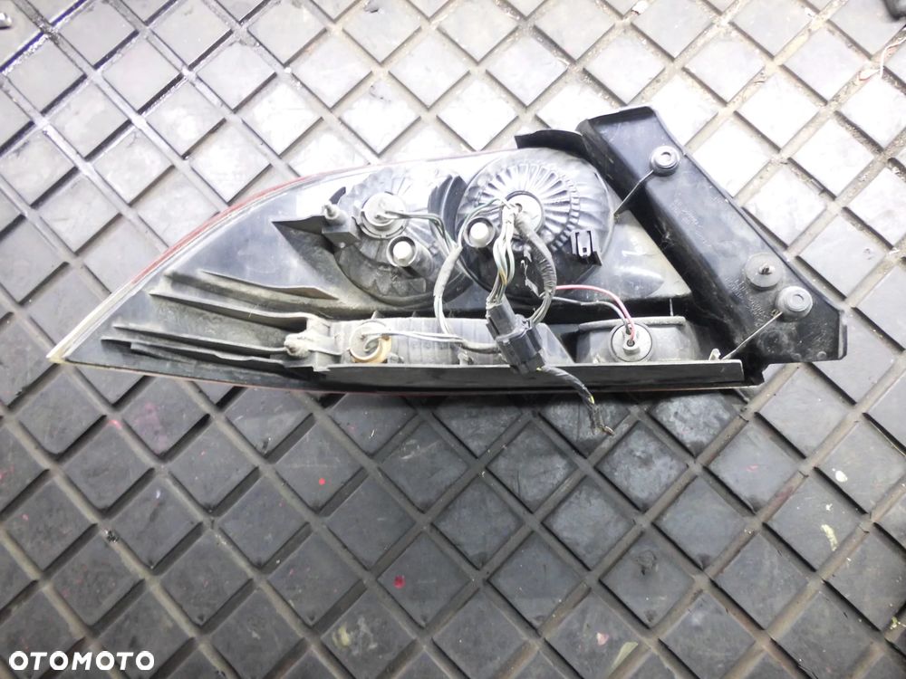 Lampa prawa tylna tył MITSUBISHI LANCER VII SEDAN - 2