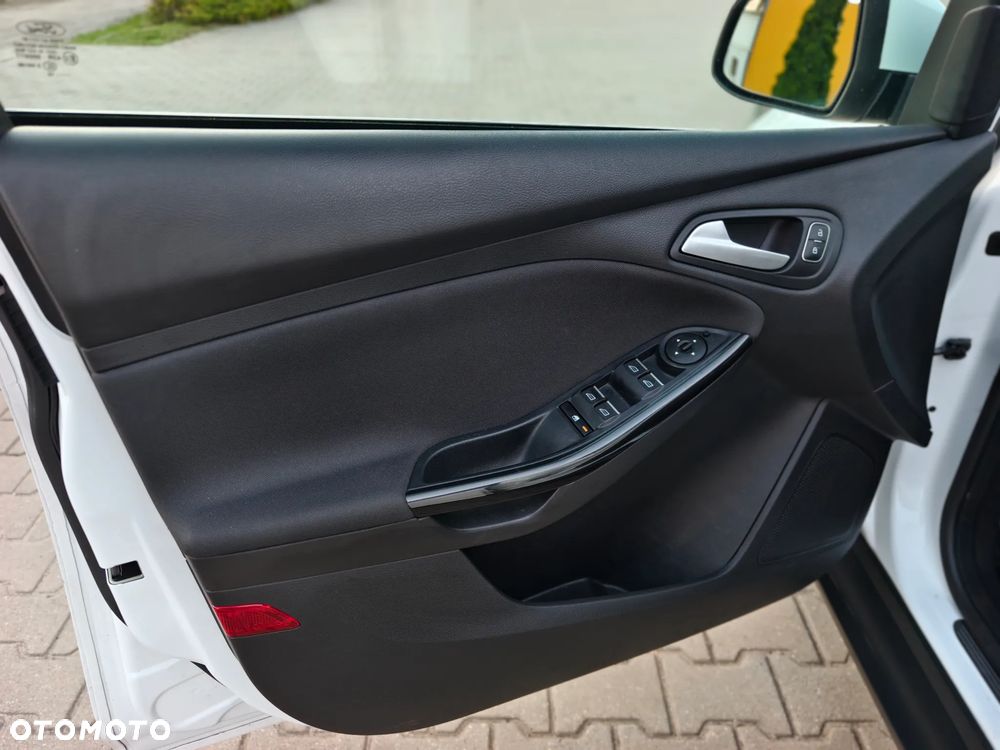 Ford Focus 1.5 EcoBlue Start-Stopp-System TITANIUM DESIGN - 6