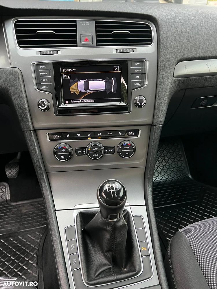 Volkswagen Golf 1.6 TDI BlueMotion Technology Comfortline - 11