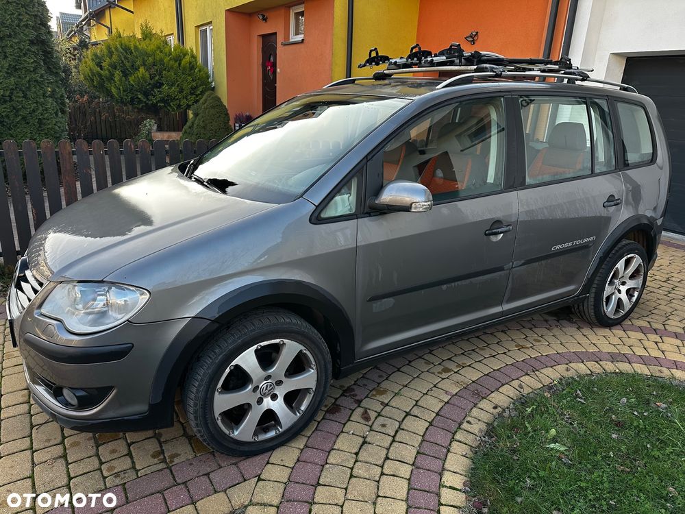 Volkswagen Touran 1.4 TSI Cross - 1