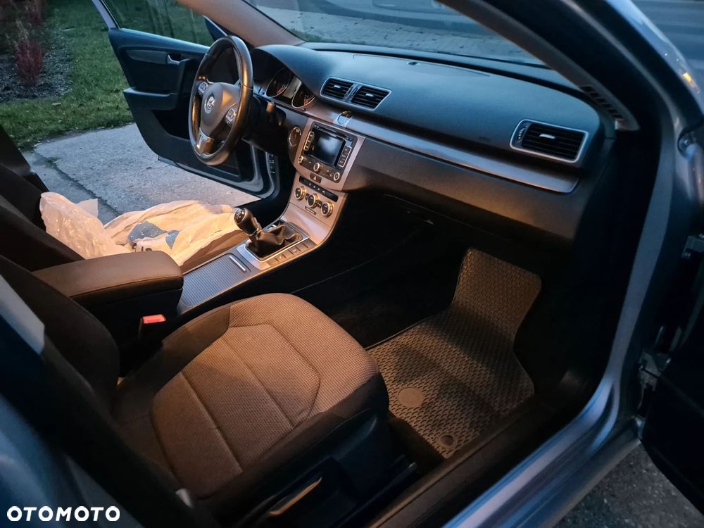 Volkswagen Passat - 16