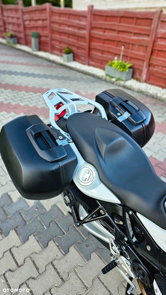 BMW F - 22