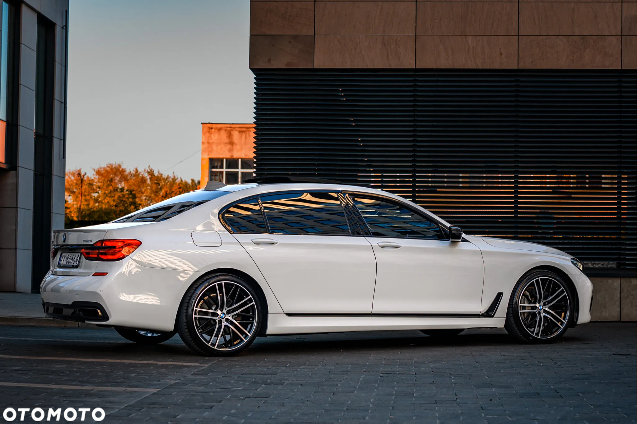 BMW Seria 7 750Li xDrive - 11