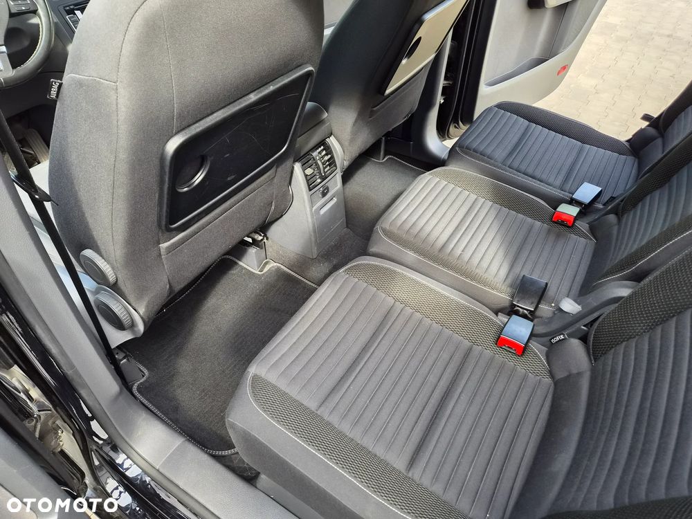 Volkswagen Touran 1.4 TSI DSG Cup - 10
